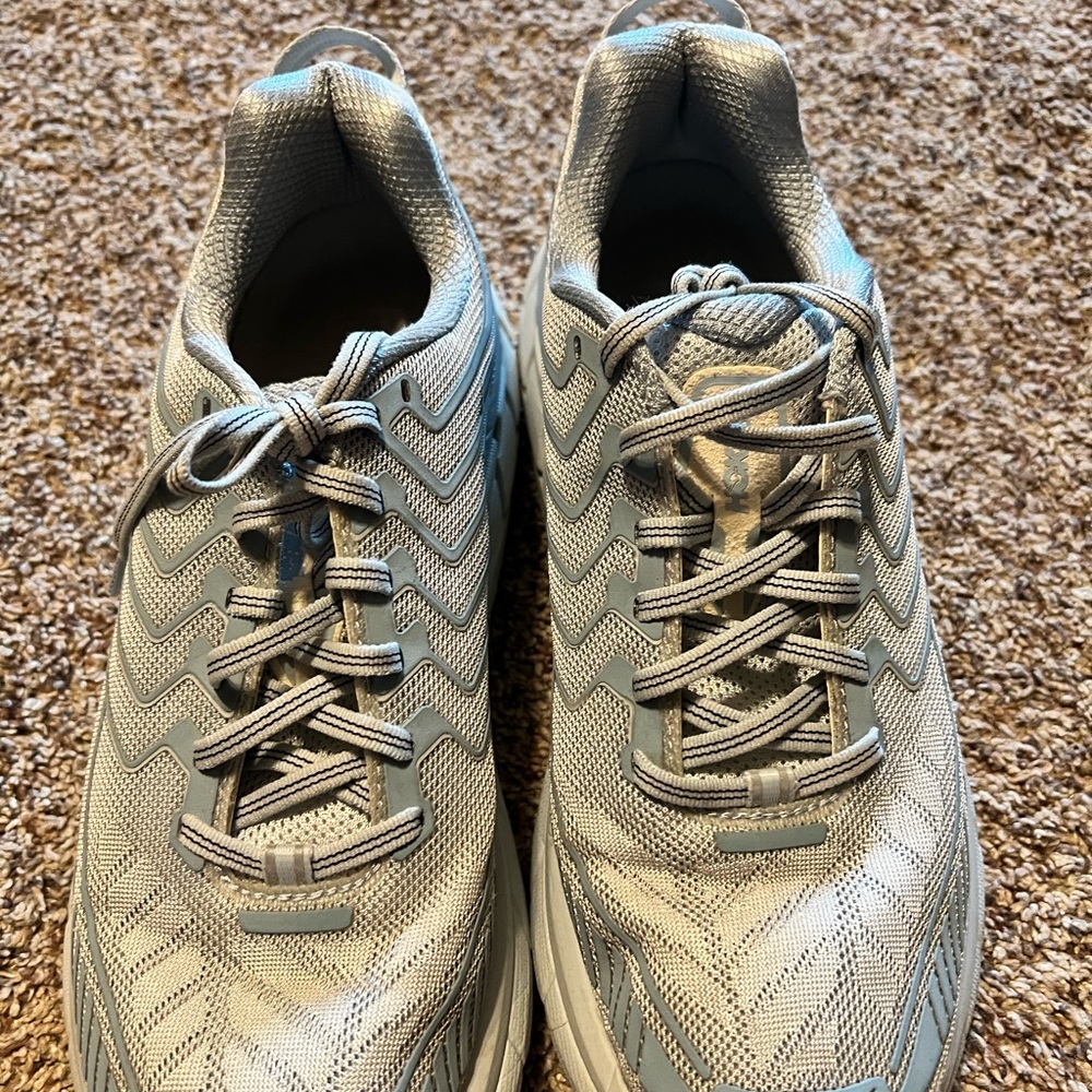 Hoka Clifton 4 women’s size 9.5